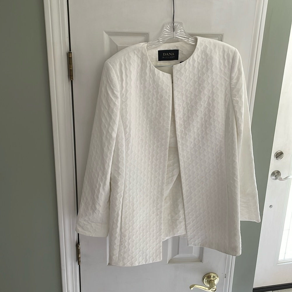 Dana Bachman like new white cotton skirt and jacket